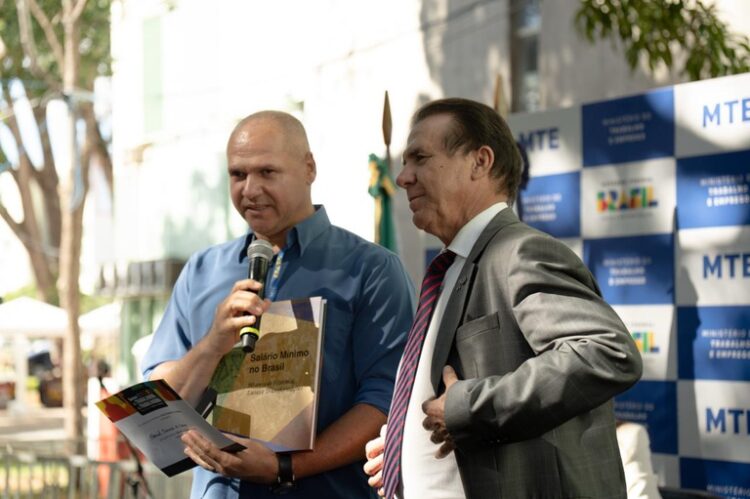 MTE homenageia trabalhadores e destaca a importância do trabalho coletivo e inclusivo — Ministério do Trabalho e Emprego