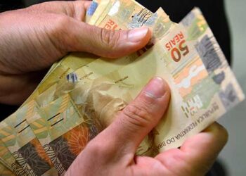 Rendimento médio da população brasileira atinge R$ 3.367 em 2025 | Notícias