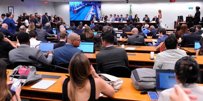 PEC do fim da escala 6×1 será votada em comissão na segunda-feira (25) | Notícias