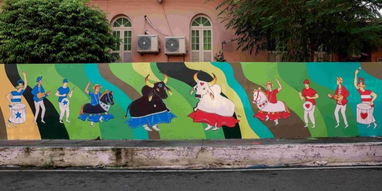 Parintins ganha novos murais e amplia circuito de arte urbana