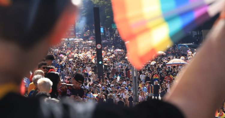 Parada LGBTQIA+ reúne milhares em São Paulo e reforça chamado ao voto em 2026 – CUT